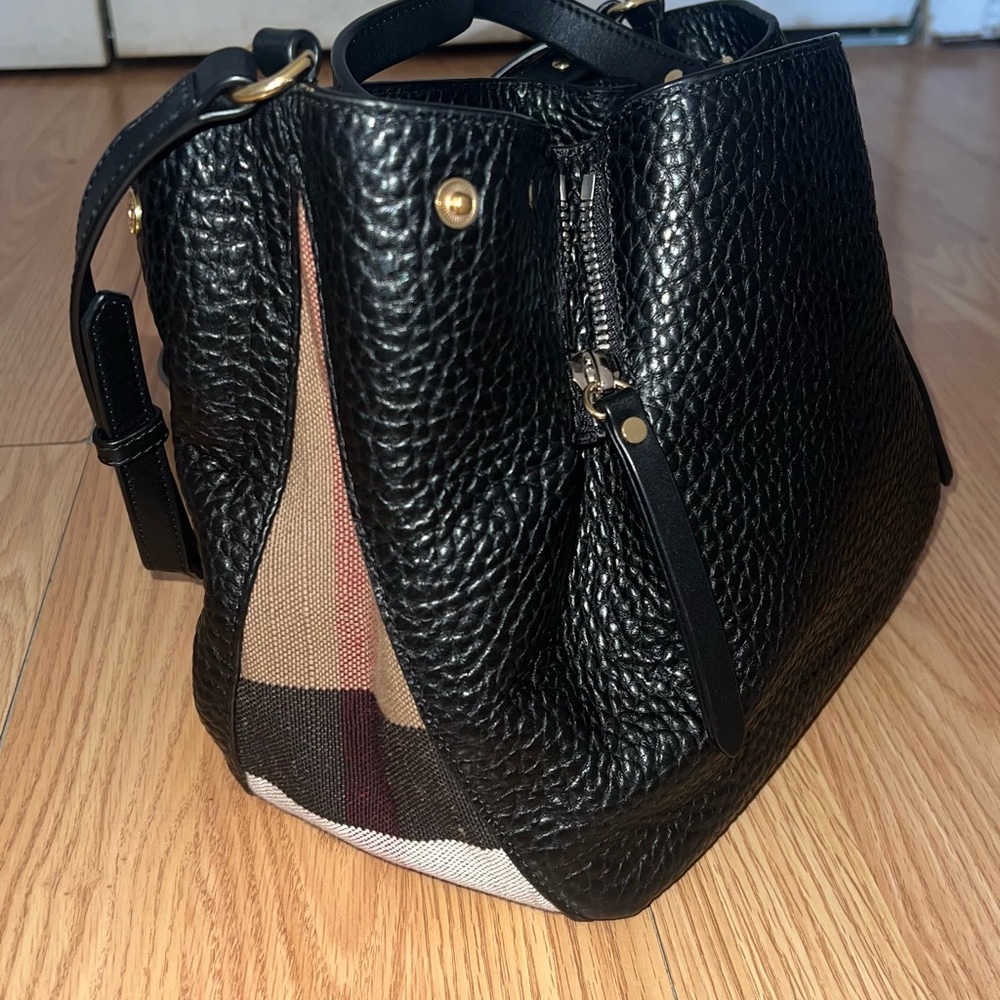 Burberry Black Pebbled Leather Shoulder Bag with Gold-Tone Studs - Picture 3 of 5